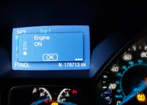 2014 Ford Focus Se z USA, uszkodzony, nr VIN 1FADP3K28EL443618